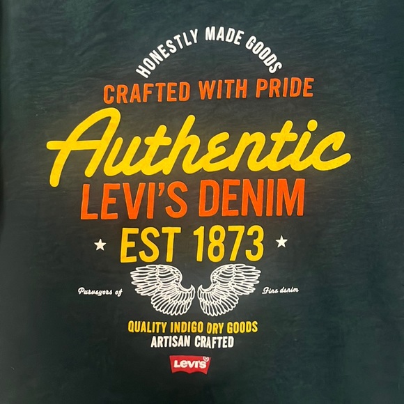 NWOT Levi’s XL V-Neck T-Shirt - Picture 3 of 4